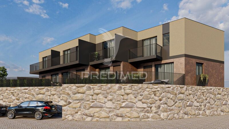 House V3 Modern Lamas Braga - fireplace, automatic gate, heat insulation, plenty of natural light, air conditioning, alarm, garden