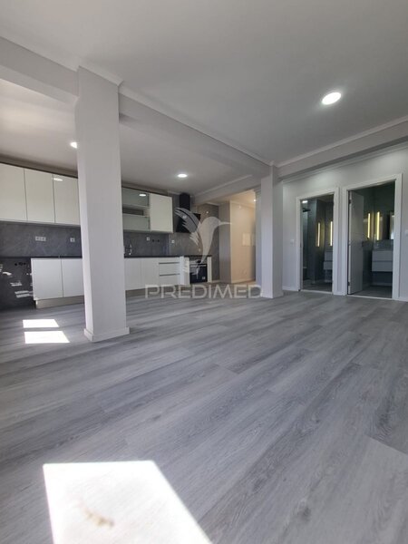 Apartamento T2 Remodelado São Sebastião Setúbal - marquise, arrecadação, varanda