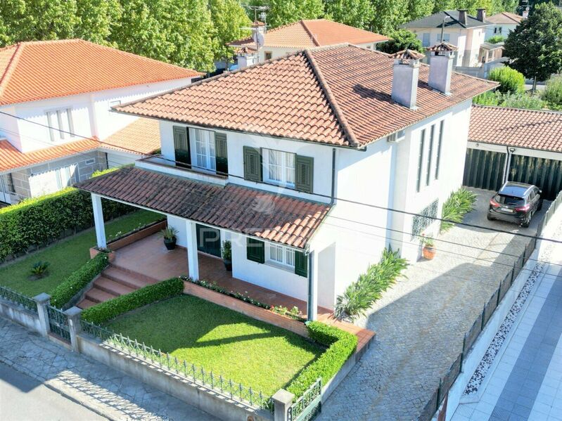 House V4 Caldelas Guimarães - swimming pool, garage, air conditioning, garden, barbecue
