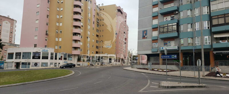 Parqueamento com 20.30m2 Barreiro - portão automático