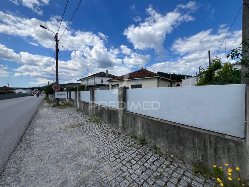 Moradia V2 Térrea junto ao centro Amares