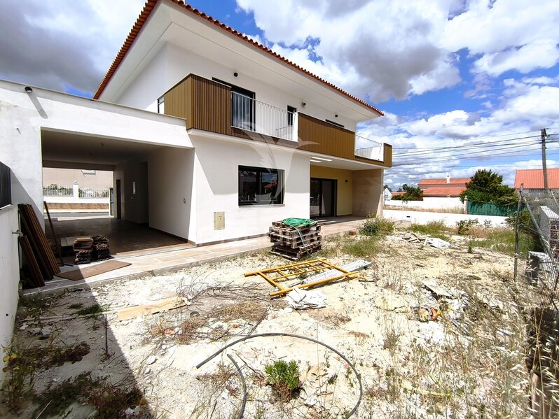 Moradia nova V4 Setúbal - varanda, ar condicionado, lareira, garagem, salamandra