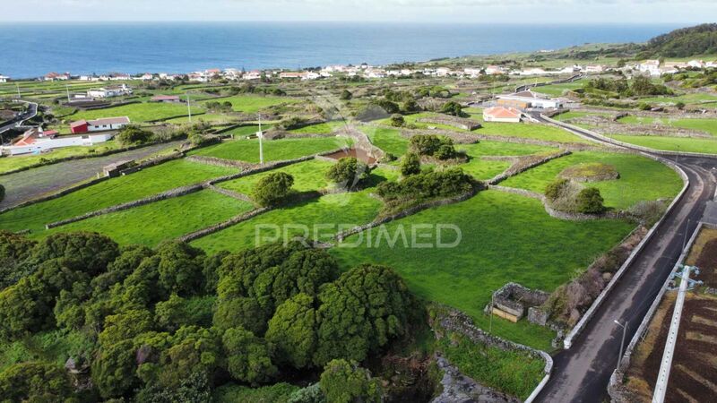 Plot of land with 840.80sqm São Bartolomeu de Regatos Angra do Heroísmo