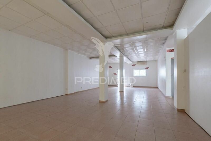 Shop in good condition Moita