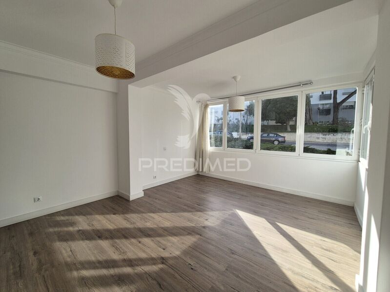 Apartamento Remodelado T2 Cascais - vidros duplos, r/c, 1º andar, arrecadação