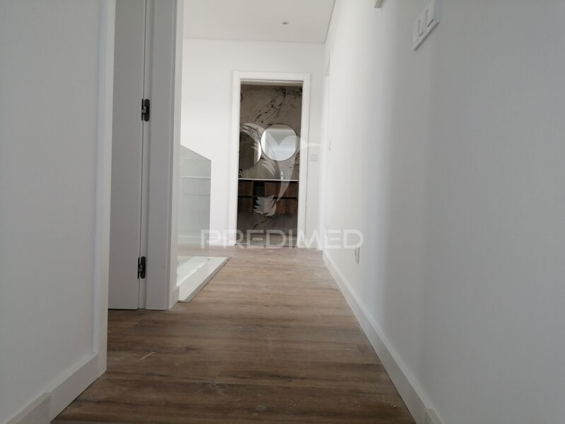 House new 4 bedrooms Corroios Seixal - garage, swimming pool