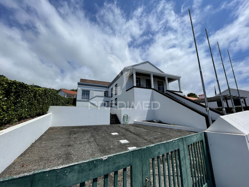 Moradia Moderna V4 São João Lajes do Pico - vista mar, equipado, painéis solares