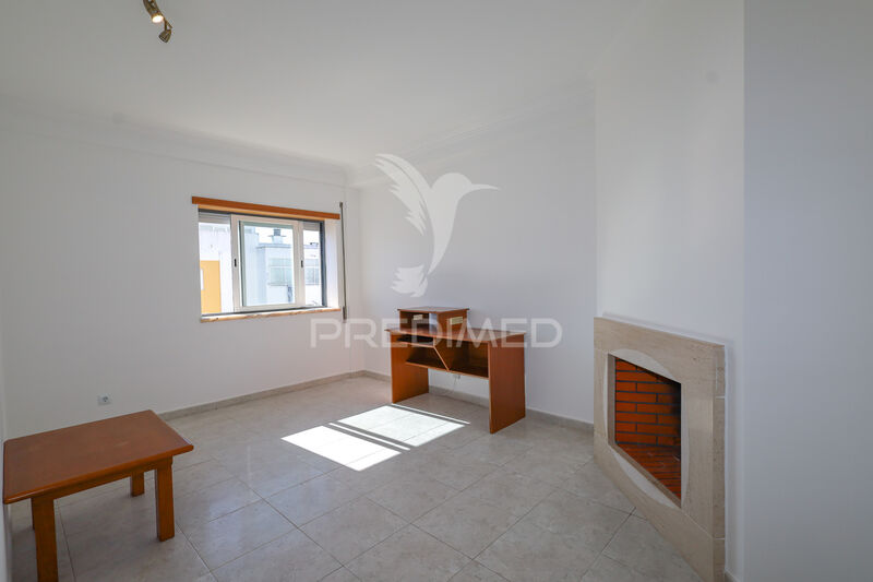 Apartment 4 bedrooms Évora - 3rd floor, store room, kitchen, balcony