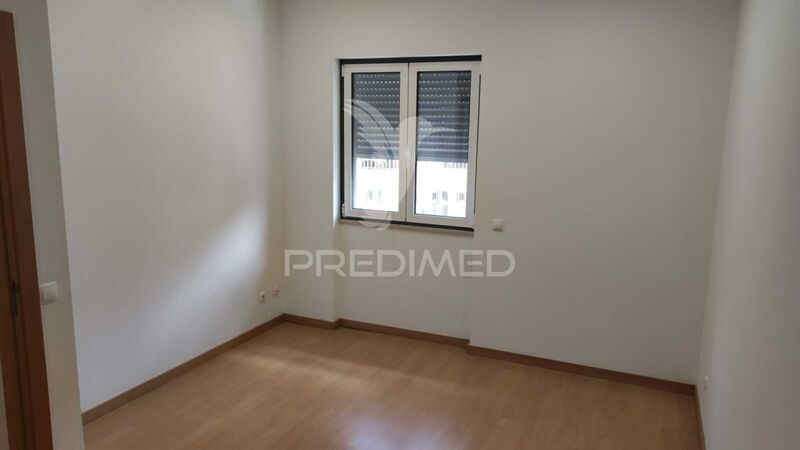 Apartamento T2 Remodelado no centro Oeiras - zonas verdes, isolamento térmico, vidros duplos