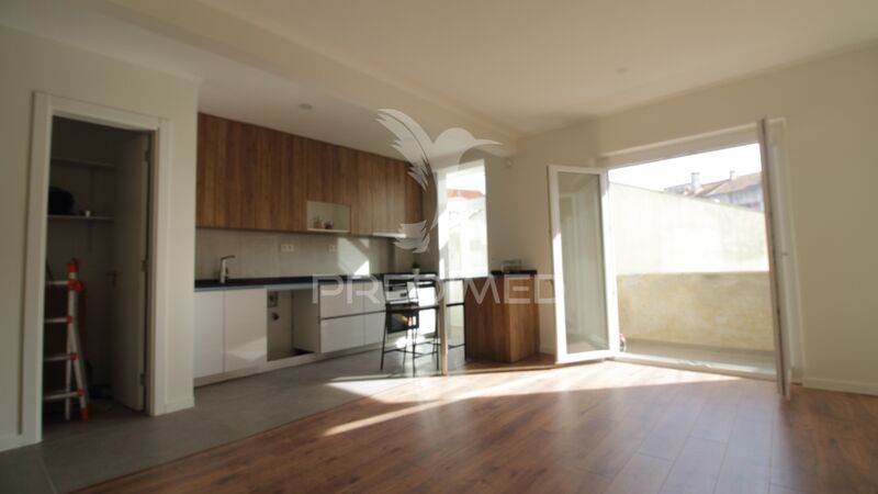 Apartment nieuw T2 Venteira Amadora - equipped, balcony, marquee, very quiet area, ground-floor