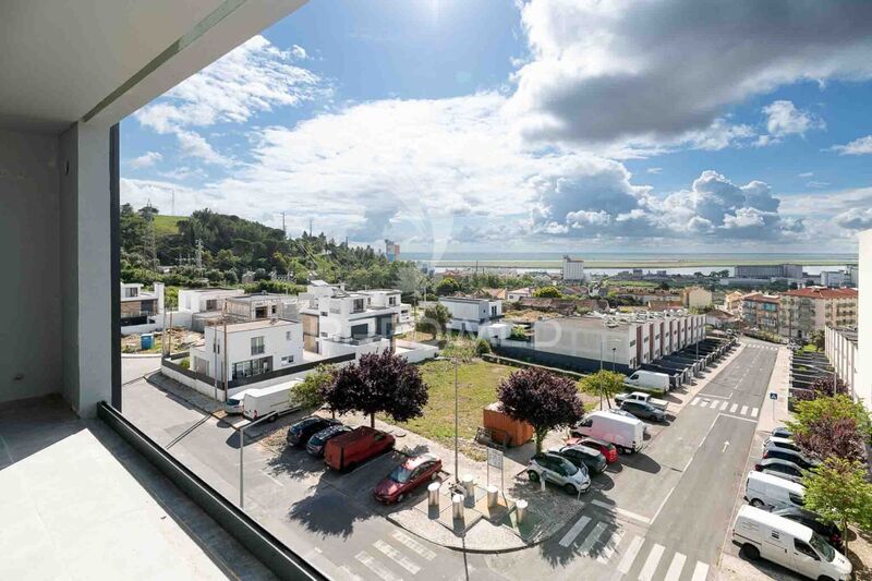 Apartamento T2 Vila Franca de Xira - garagem, varandas, terraços, ar condicionado, jardins