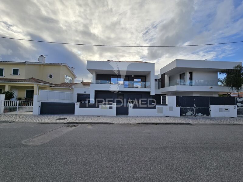 Moradia V3 Almada - parqueamento, sótão, garagem