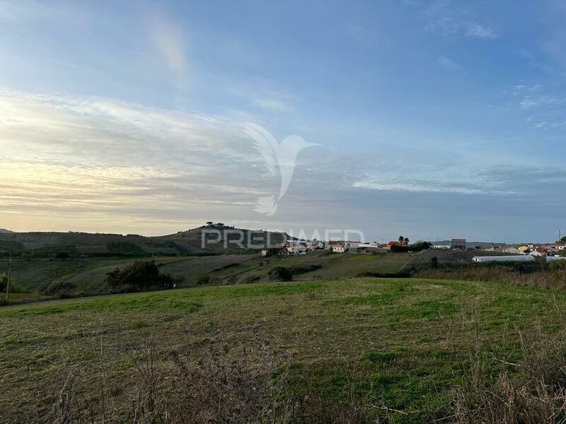 Terreno Agrícola com 2440m2 Turcifal Torres Vedras - água, luz