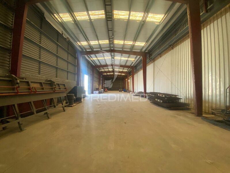 Warehouse Industrial with 857sqm Alenquer - automatic gate, easy access