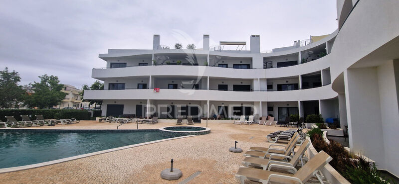Apartamento T2 Alvor Portimão - terraço, painéis solares, zona calma, vidros duplos, ar condicionado, jardim, cozinha equipada, piscina