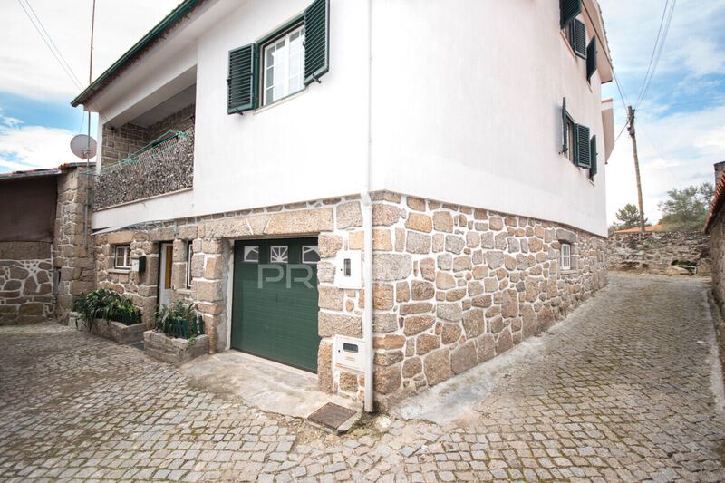 Moradia V3 bem localizada Lajeosa do Mondego Celorico da Beira - aquecimento central, garagem
