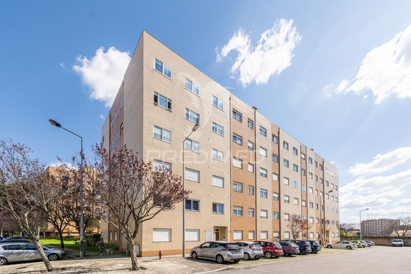 Apartamento T1 Matosinhos - cozinha equipada, 3º andar, lugar de garagem