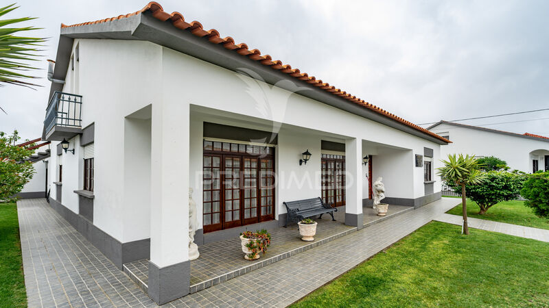 House V4 São Mateus Angra do Heroísmo - garage, equipped, attic, sea view, backyard, swimming pool