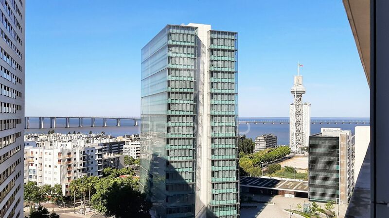 Escritório no centro Parque das Nações Lisboa - ar condicionado, muita luz natural, wc