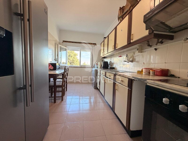 Apartamento T3 Remodelado Amora Seixal - paneles solares, aislamiento térmico, doble acristalamiento, marquesina, balcón, jardines, suelo flotante