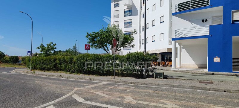 Apartamento T2 Algueirão-Mem Martins Sintra - parqueamento, vidros duplos, cozinha equipada, varanda, lareira