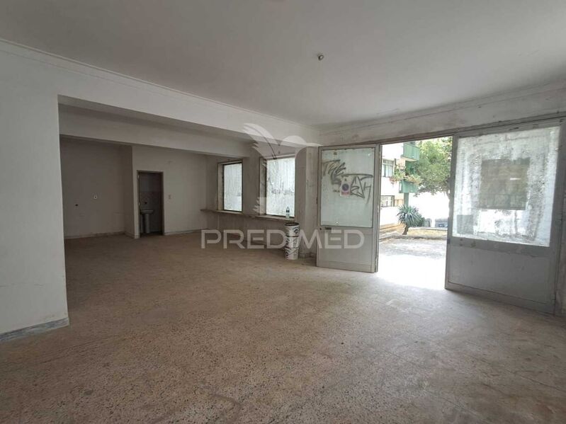 Shop in a central area Sintra - easy access, balcony