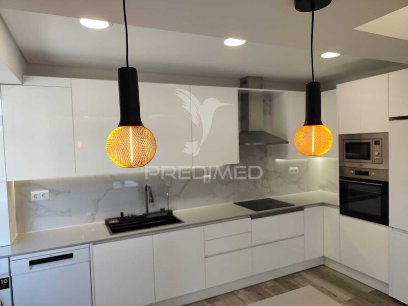 Apartment Refurbished 2 bedrooms Corroios Seixal
