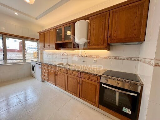 Apartamento Remodelado T3 Moita - cocina equipada, chimenea, trastero