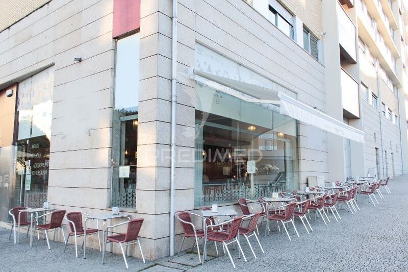 Lanchonete Equipado Pedrouços Maia - cozinha, ar condicionado, esplanada