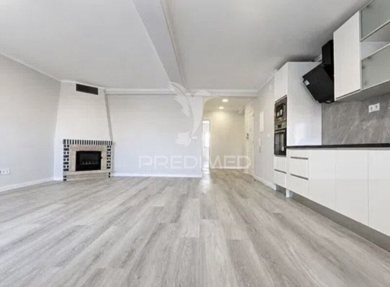 Apartamento Moderno em excelente estado T4 Amora Seixal - marquise, muita luz natural, varanda, isolamento térmico
