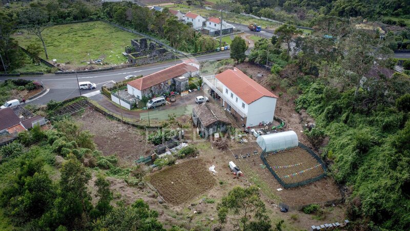 Apartamentos Urzelina (São Mateus) Velas - fácil acesso, ruína