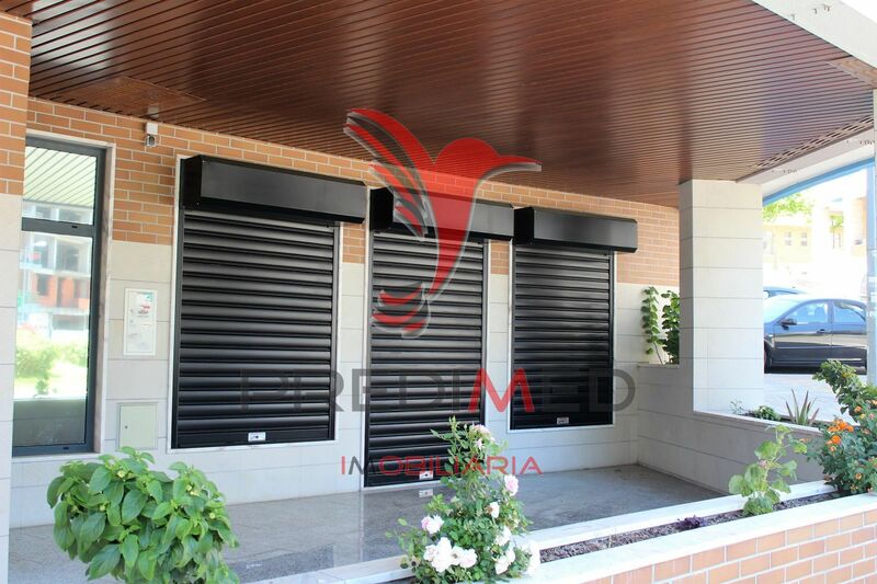 Venda Loja Ramada Odivelas - espaço amplo