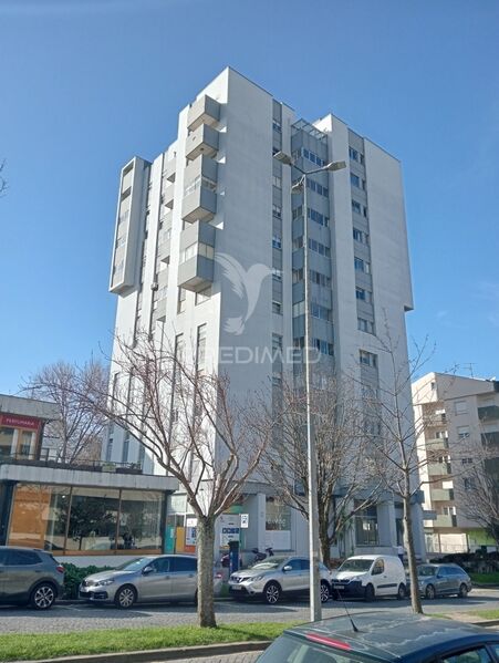 Apartment 4 bedrooms Porto - garage, balcony, garden, fireplace, great location