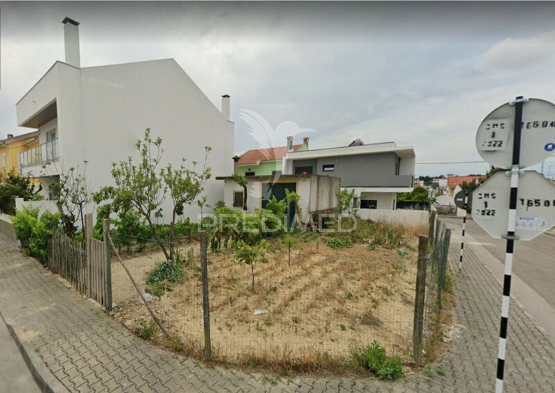 Land new with 264.50sqm Amora Seixal - electricity