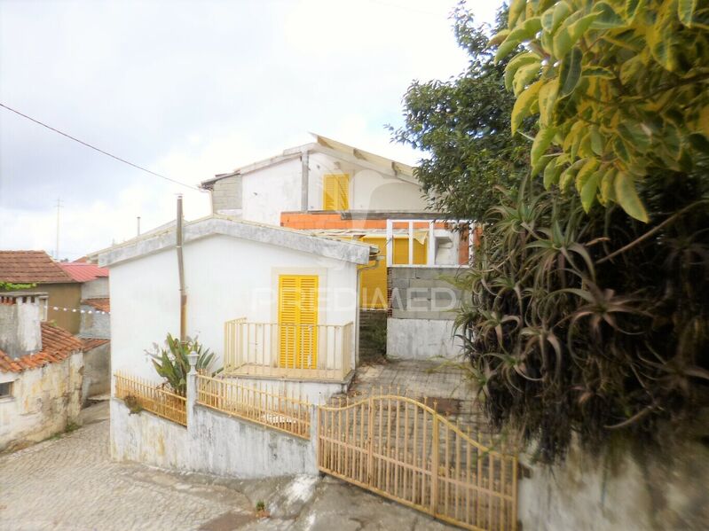 Moradia V6 Coimbra - quintal, sótão, varanda, lareira