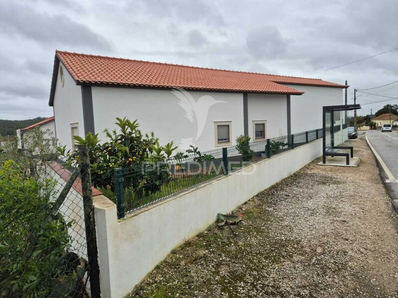 Moradia V3 Ramalhal Torres Vedras - cozinha equipada, parque infantil, garagem, bbq, sótão, lareira