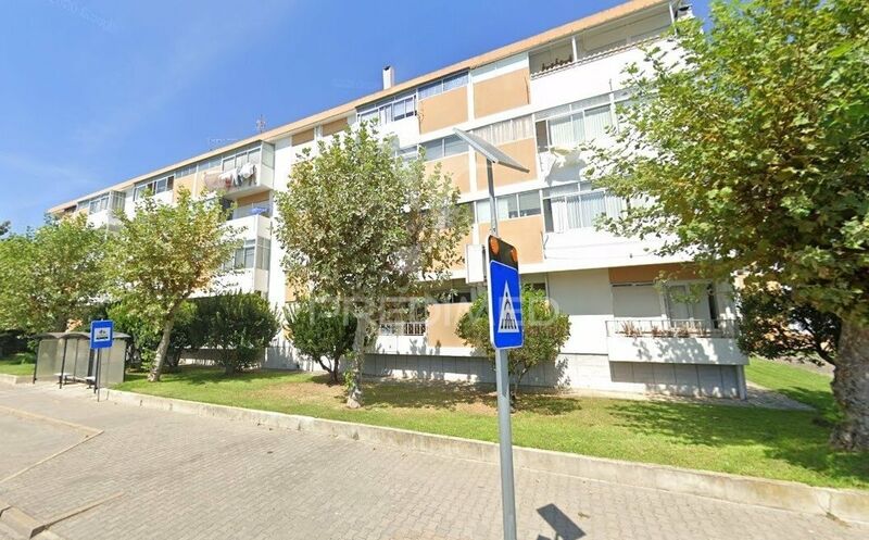 Apartment T3 Refurbished in the center Grândola - double glazing, balcony, fireplace, 3rd floor, marquee, kitchen, garden