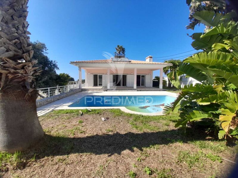 Moradia V5 Isolada Castelo (Sesimbra) - painéis solares, arrecadação, aquecimento central, lareira, bbq, portão automático, terraço, piscina, jardim