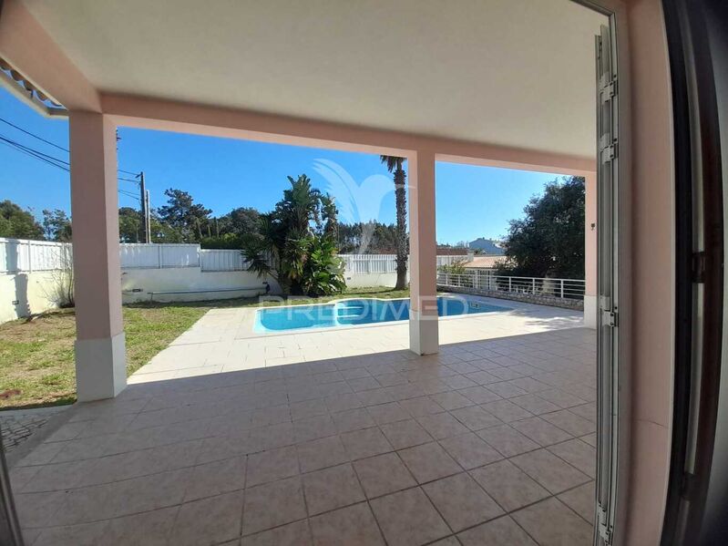 House 5 bedrooms Isolated Castelo (Sesimbra) - solar panels, store room, central heating, fireplace, barbecue, automatic gate, terrace, swimming pool, garden