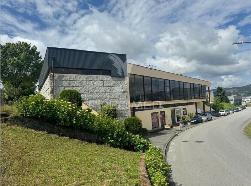 Armazém Industrial com 662m2 Ponte Guimarães