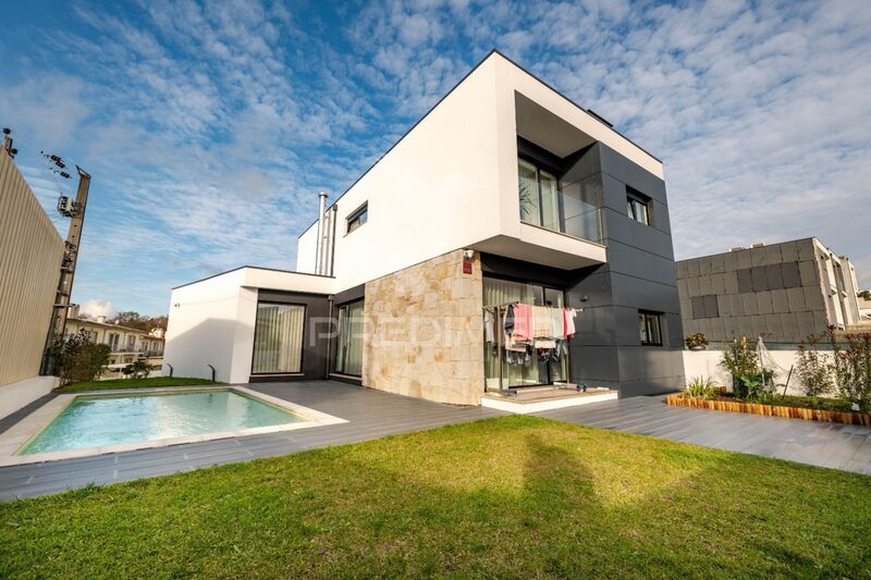 Moradia V3 Soutelo Vila Verde - excelente localização, cozinha equipada, alarme, piscina