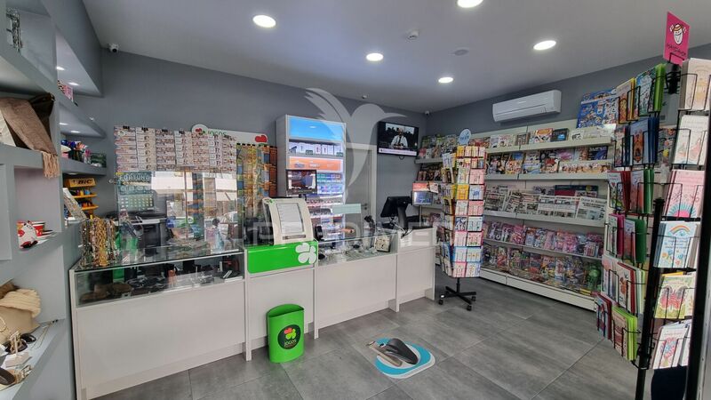 Shop in excellent condition Venteira Amadora