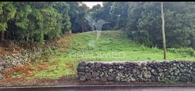 Terreno Urbano com 1210m2 Biscoitos Praia da Vitória - vista serra