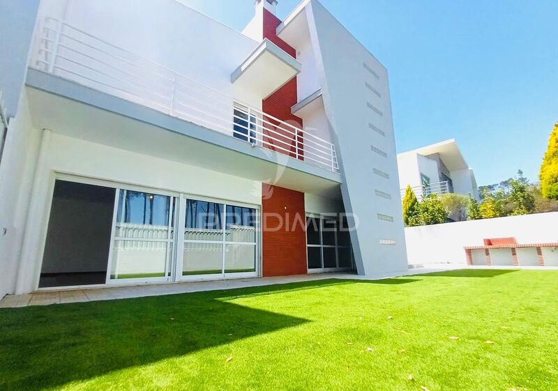 House V4 Modern Castelo (Sesimbra) - automatic gate, garage, fireplace, alarm, terrace, barbecue, floating floor, central heating