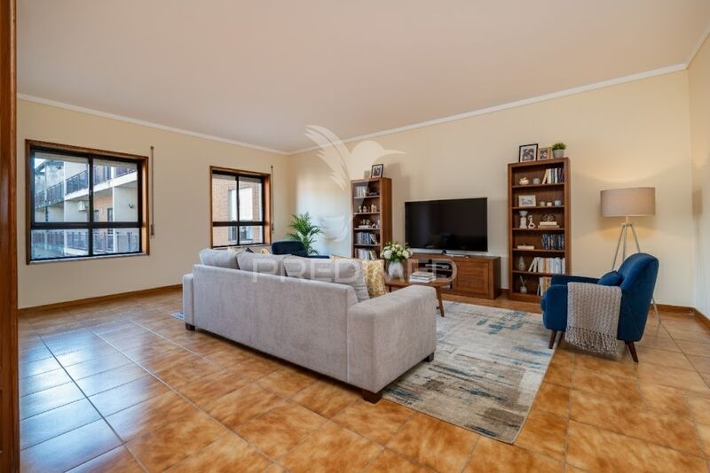 Apartment T3 Braga - balconies, garage, fireplace, balcony