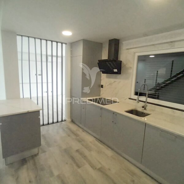 Maison nouvelle V3 Fernão Ferro Seixal - zone calme, piscine, beaucoup de lumière naturelle, garage, terrasse