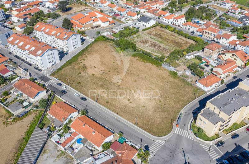 Terreno com 6830m2 Vila Nova de Gaia - excelentes acessos