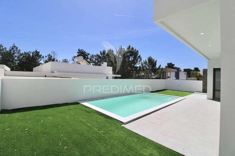 House V4 Almada - parking lot, double glazing, air conditioning, barbecue, swimming pool, balcony, floating floor, garage