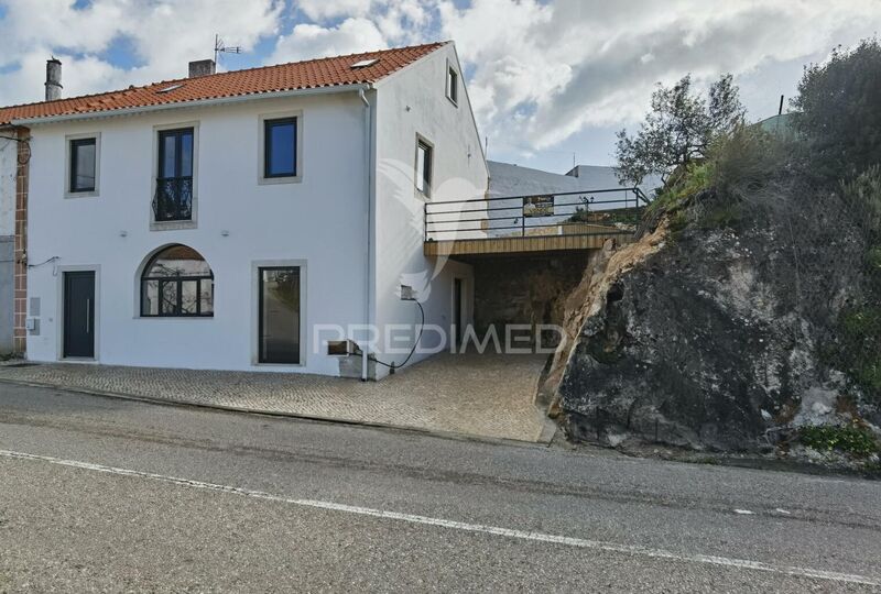 House V2 Moitas Venda Alcanena - barbecue, garden, swimming pool, excellent location, green areas, garage, terrace, attic