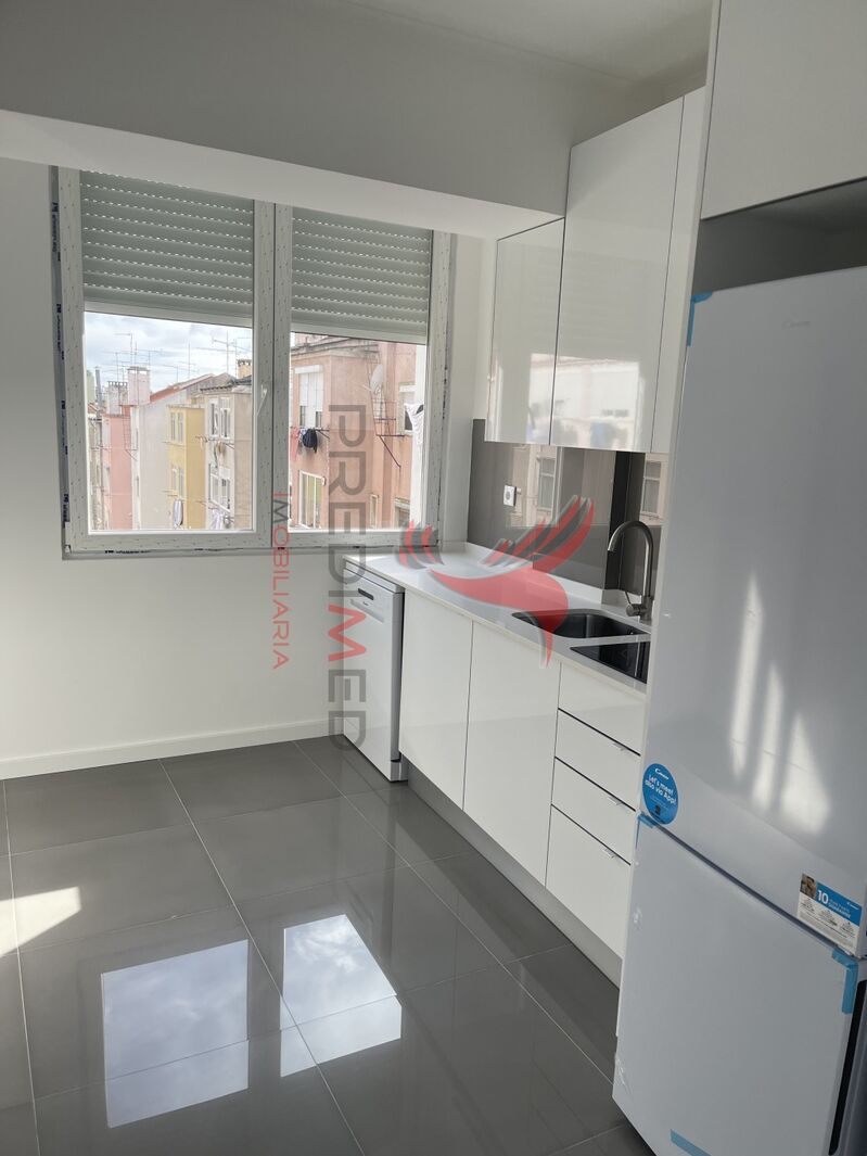 Apartment 2 bedrooms Refurbished Venteira Amadora - balcony, double glazing, 2nd floor